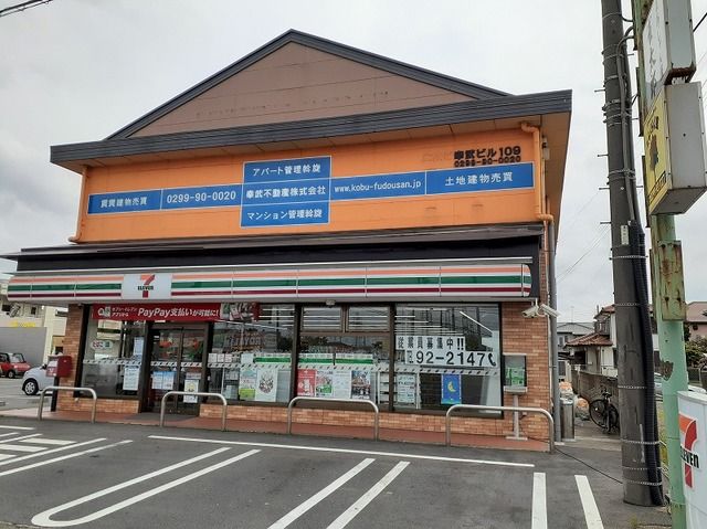 近くのコンビニまで250m（徒歩4分）