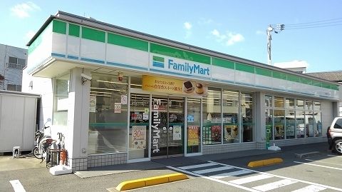 近くのコンビニまで230m（徒歩3分）