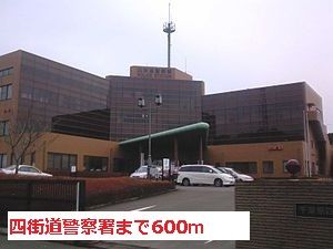 近くの警察署・交番まで600m（徒歩8分）