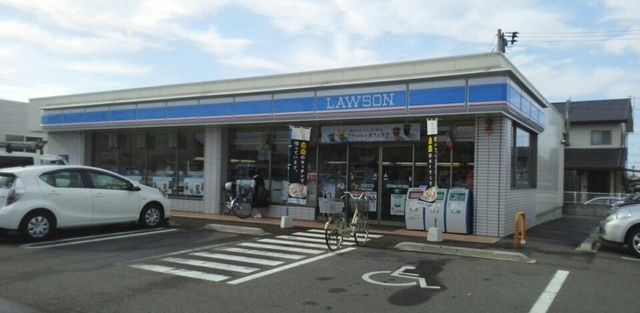 近くのコンビニまで450m（徒歩6分）