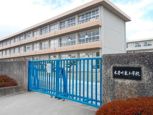 近くの一宮市立 木曽川東小学校まで450m(徒歩6分)