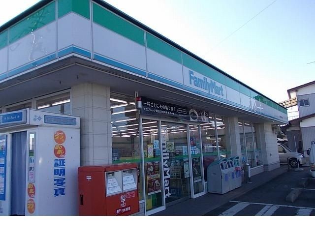 近くのファミリーマート福島中央市場前まで500m（徒歩7分）
