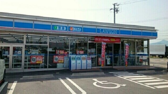 近くのコンビニまで400m（徒歩5分）