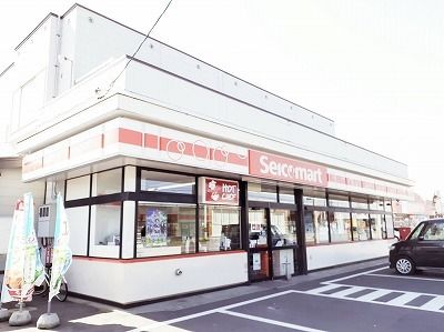 近くのセイコーマートよしぐちまで450m（徒歩6分）