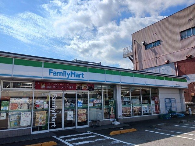 近くのファミリーマート新居浜徳常町店まで227m(徒歩3分)