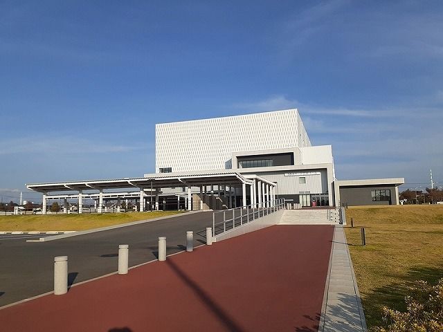 近くのサーラ音楽ホールまで500m(徒歩7分)