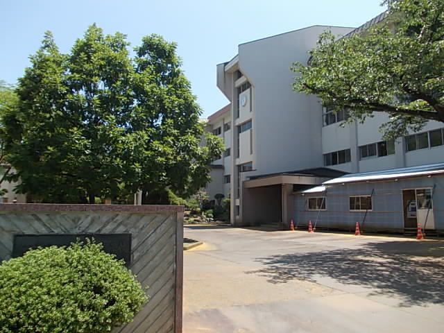 近くの大曲工業高校まで550m(徒歩7分)