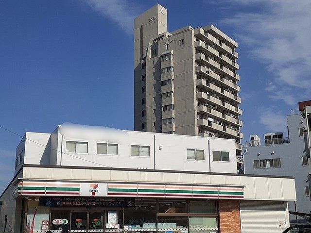 近くのコンビニまで600m（徒歩8分）