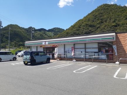 近くのセブンイレブンさんまで3,000m（徒歩38分）