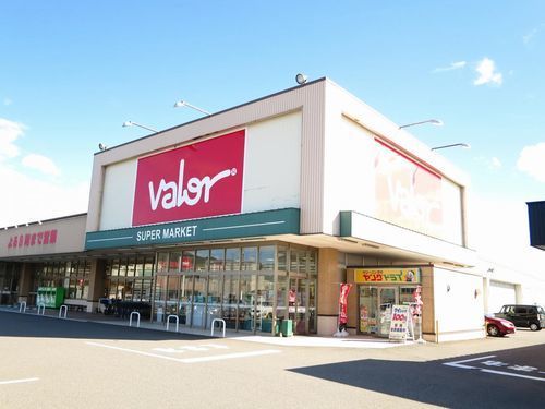 近くのバロー 丸岡店まで600m（徒歩8分）