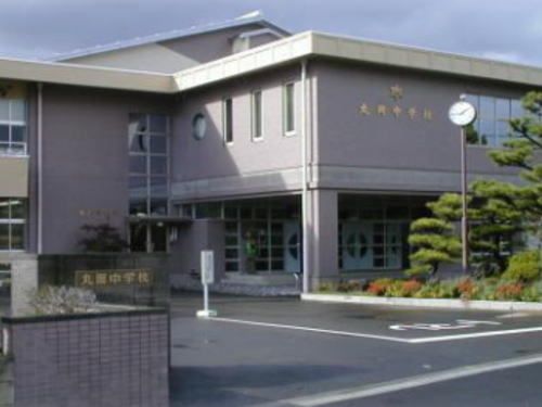 近くの丸岡中学校まで650m（徒歩9分）