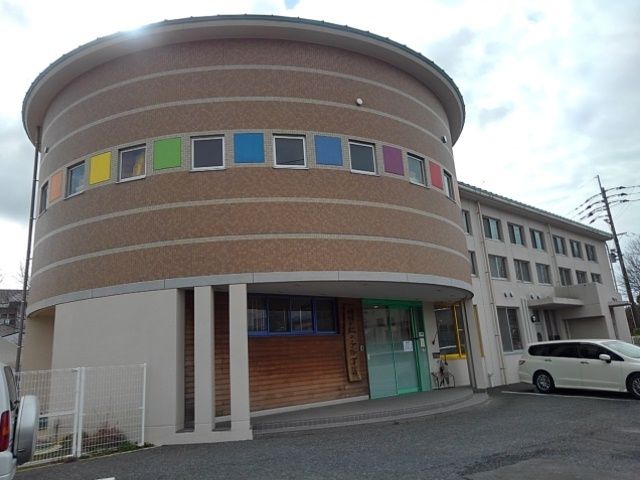 近くの虹の子保育園まで670m（徒歩9分）