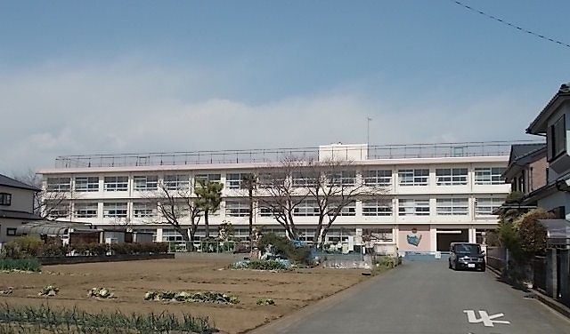 近くの城島小学校まで240m(徒歩3分)