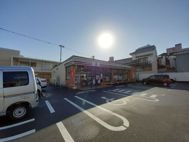 近くのコンビニまで500m（徒歩7分）