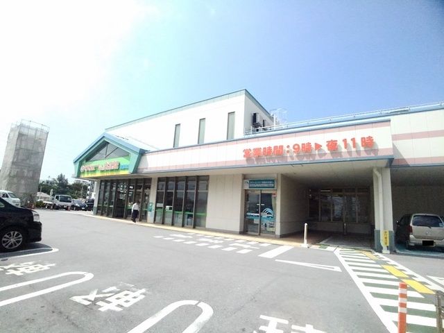 近くのサンエーV21食品館真嘉比店まで500m(徒歩7分)