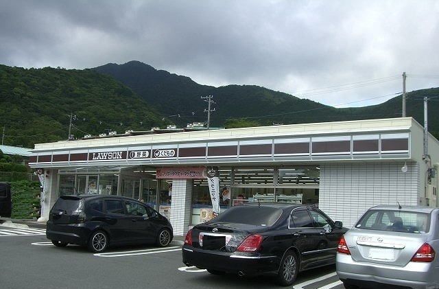 近くのローソン仙石原店まで1,000m(徒歩13分)