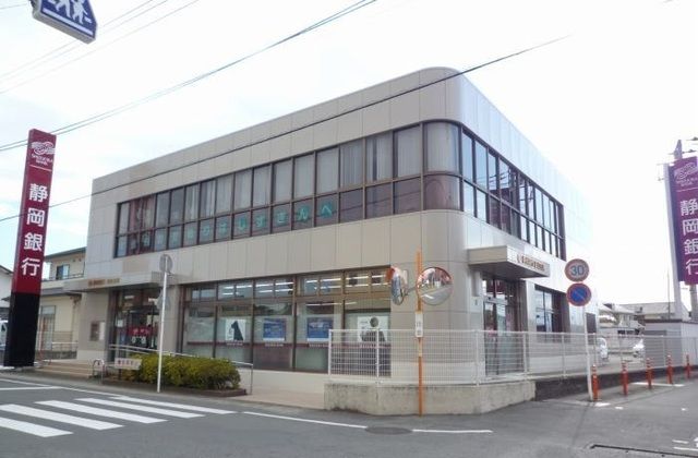 近くの静岡銀行韮山支店まで1,500m（徒歩19分）