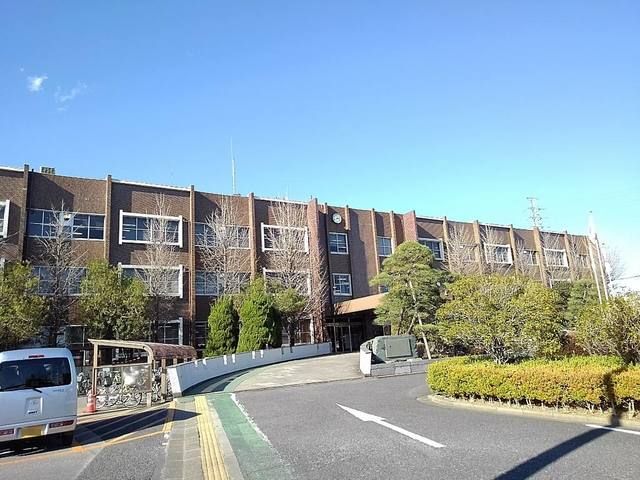近くの八潮市役所まで800m（徒歩10分）
