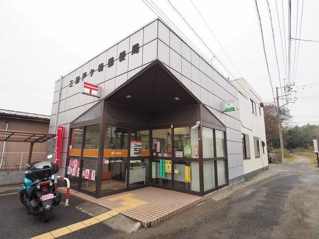 近くの三郷戸ヶ崎郵便局まで220m（徒歩3分）