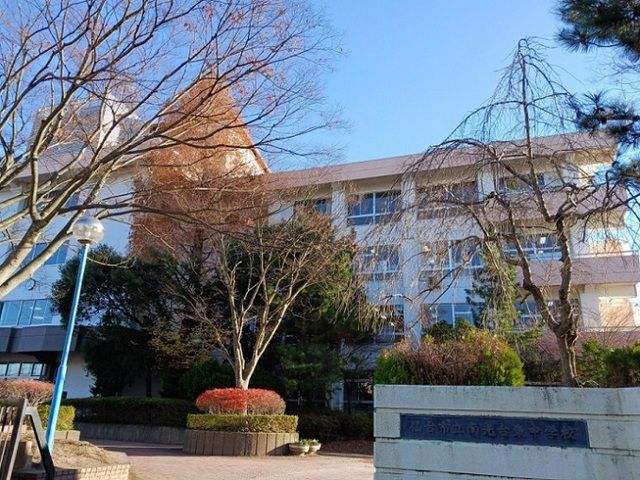 近くの仙台市立南光台東中学校まで350m（徒歩5分）