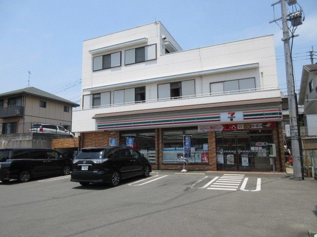 近くのセブンイレブンまで350m（徒歩5分）