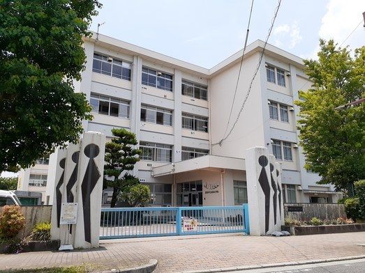近くの豊田市立高嶺小学校まで1,500m(徒歩19分)
