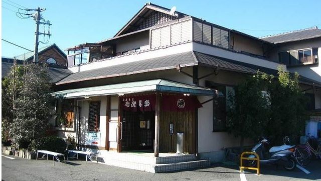 近くの飲食店まで800m（徒歩10分）