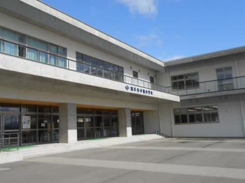 近くの中藤小学校まで400m(徒歩5分)