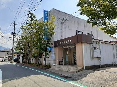 近くの銀行まで960m（徒歩12分）