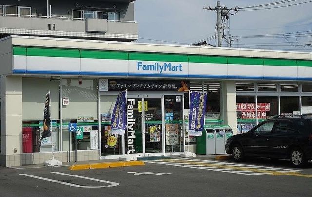 近くのファミリーマート米子旗ヶ崎店まで350m(徒歩5分)