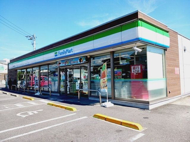 近くのファミリーマート南斎院店様まで350m(徒歩5分)