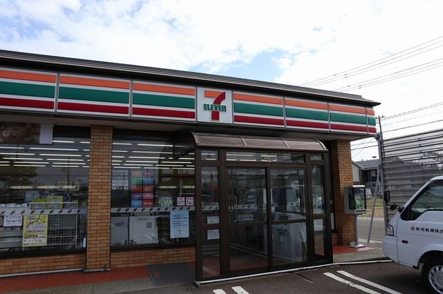近くのセブンイレブンくびき工業団地店まで950m（徒歩12分）
