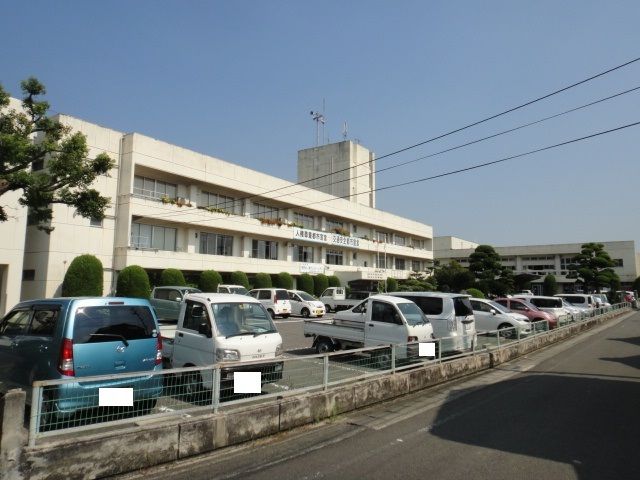 近くの丹原総合支所様まで1,600m（徒歩20分）