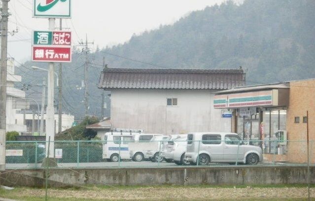 近くのセブンイレブンまで700m（徒歩9分）