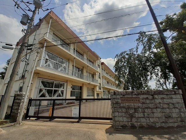 近くの千葉市立誉田小学校まで764m（徒歩10分）