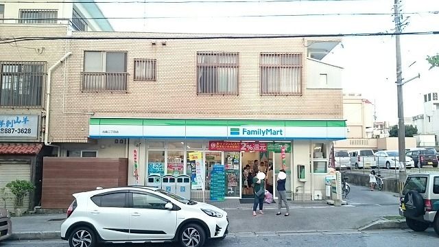 近くのファミリーマート古島二丁目店まで400m（徒歩5分）