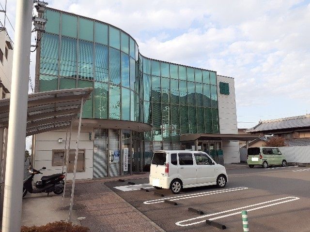 近くの伊予銀行土居支店様まで1,500m（徒歩19分）