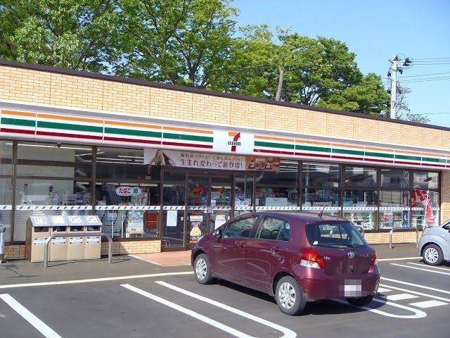 近くのセブンイレブンまで450m（徒歩6分）