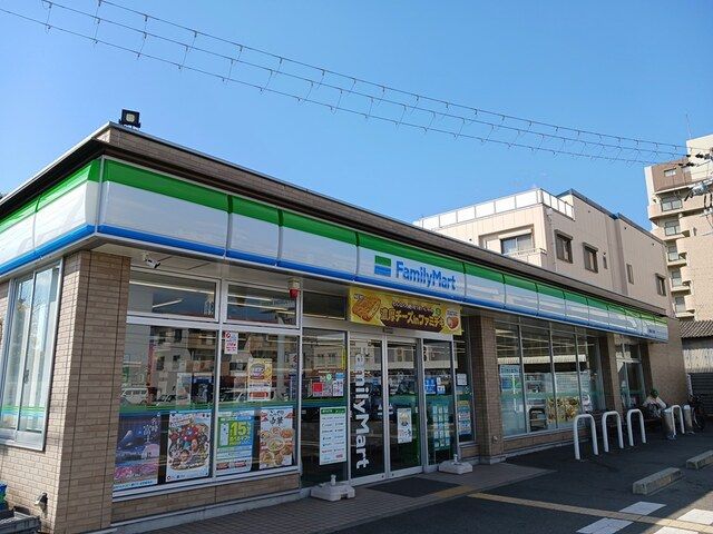 近くのファミリーマートまで193m(徒歩3分)