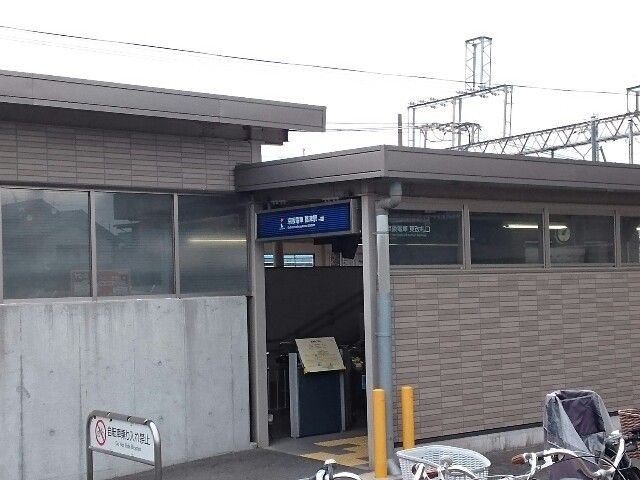 近くの郡津駅まで890m（徒歩12分）