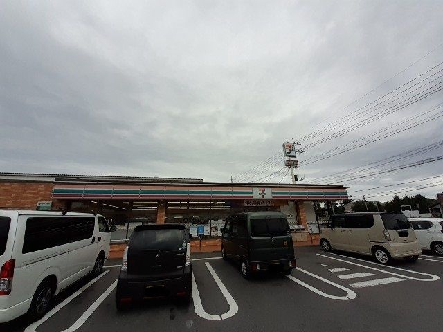 近くのセブンイレブン渋川半田店まで450m（徒歩6分）