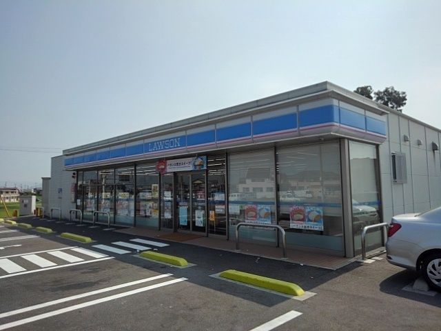 近くのコンビニローソンまで800m(徒歩10分)