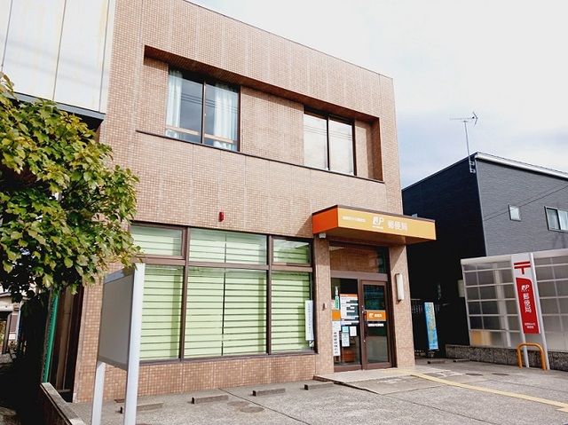 近くの松が丘郵便局まで700m（徒歩9分）