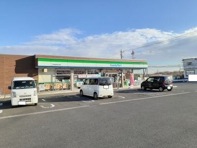 近くのファミリーマート伊勢崎坂東大橋まで1,000m(徒歩13分)