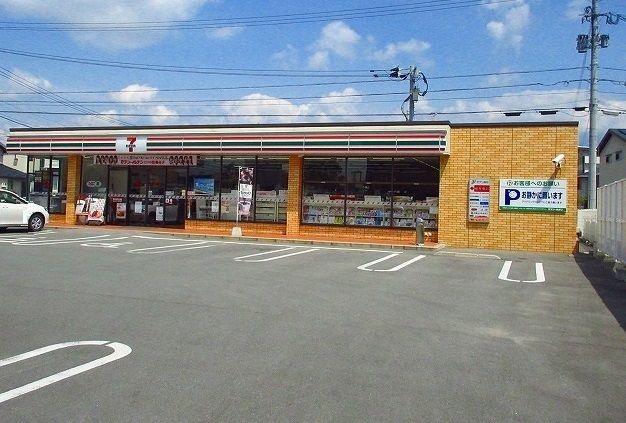 近くのセブンイレブンまで250m（徒歩4分）