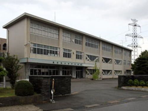 近くの三国南小学校まで900m（徒歩12分）