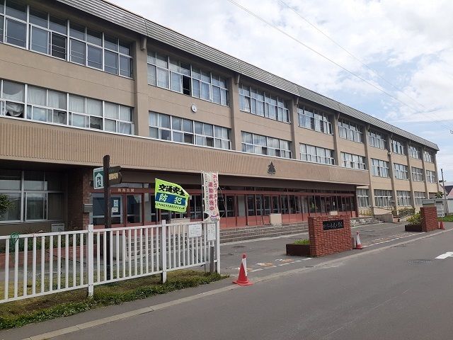 近くの小学校まで450m（徒歩6分）