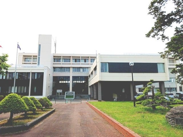 近くの美唄市役所まで960m（徒歩12分）