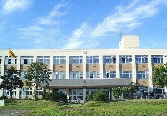 近くの美唄市立美唄中学校まで1,500m（徒歩19分）