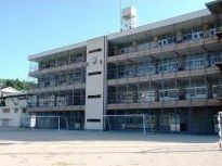 近くの己斐中学校まで2,400m（徒歩30分）